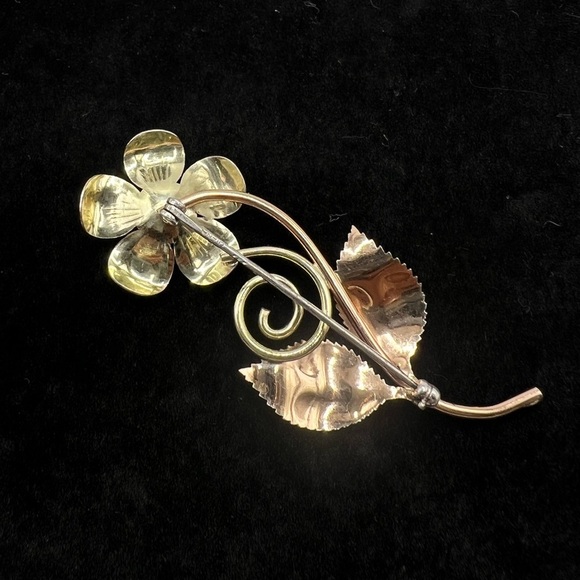 Vintage Two Tone KREMENTZ Signed Single Stem Flower Brooch - Picture 3 of 4